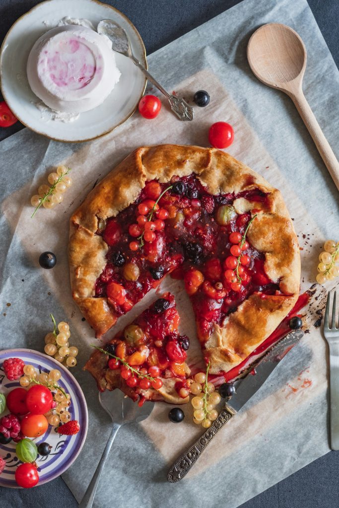 tarte au cassis et petits fruits rouges